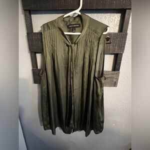 Banana Republic Women’s Sleeveless Blouse